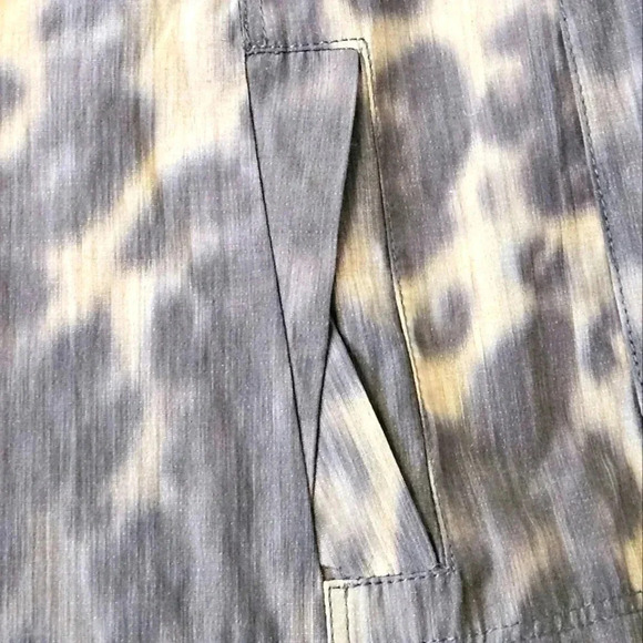 Elie Tahari top with matching belt‎ - Picture 4 of 9